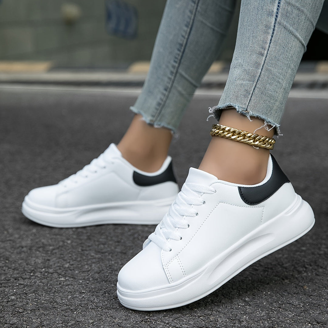 Damen Saubere Weiße Sneaker | Klassischer Look | Bequem & Vielseitig