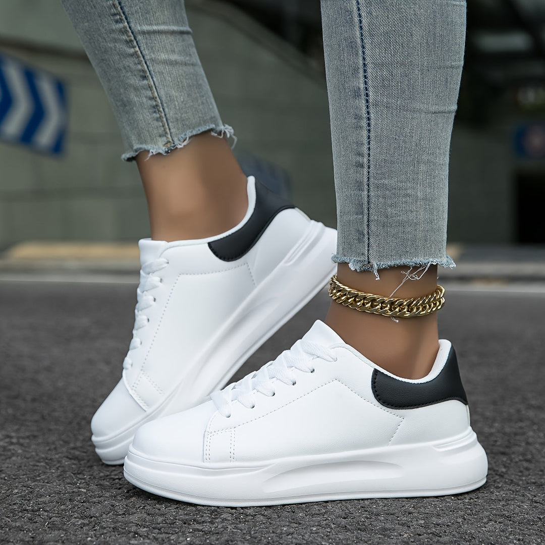 Damen Saubere Weiße Sneaker | Klassischer Look | Bequem & Vielseitig