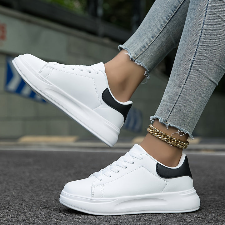 Damen Saubere Weiße Sneaker | Klassischer Look | Bequem & Vielseitig