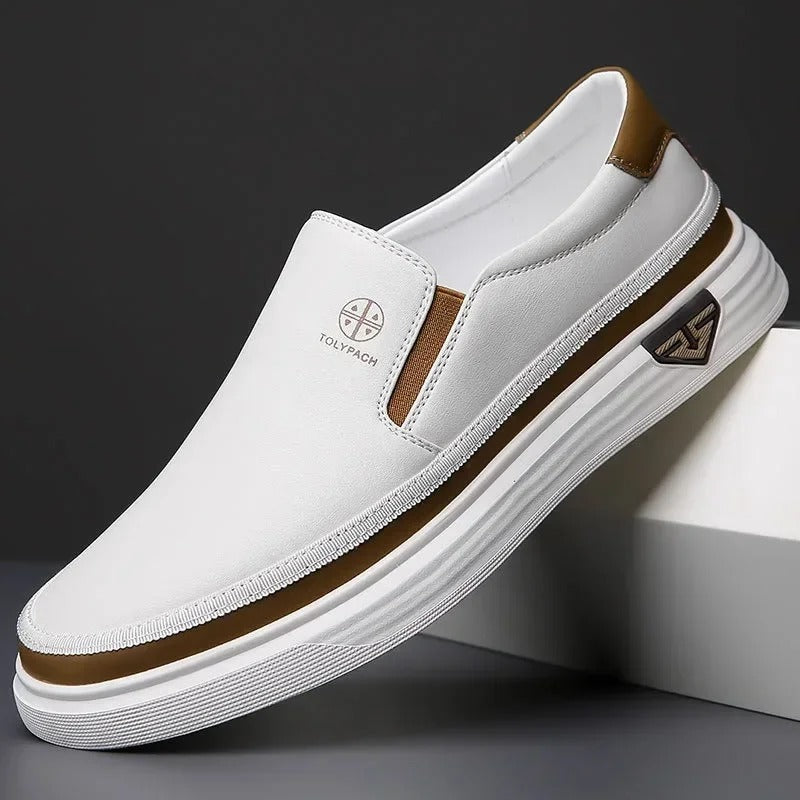 Mocassins en cuir pleine fleur pour homme, modèle slip-on à silhouette épurée